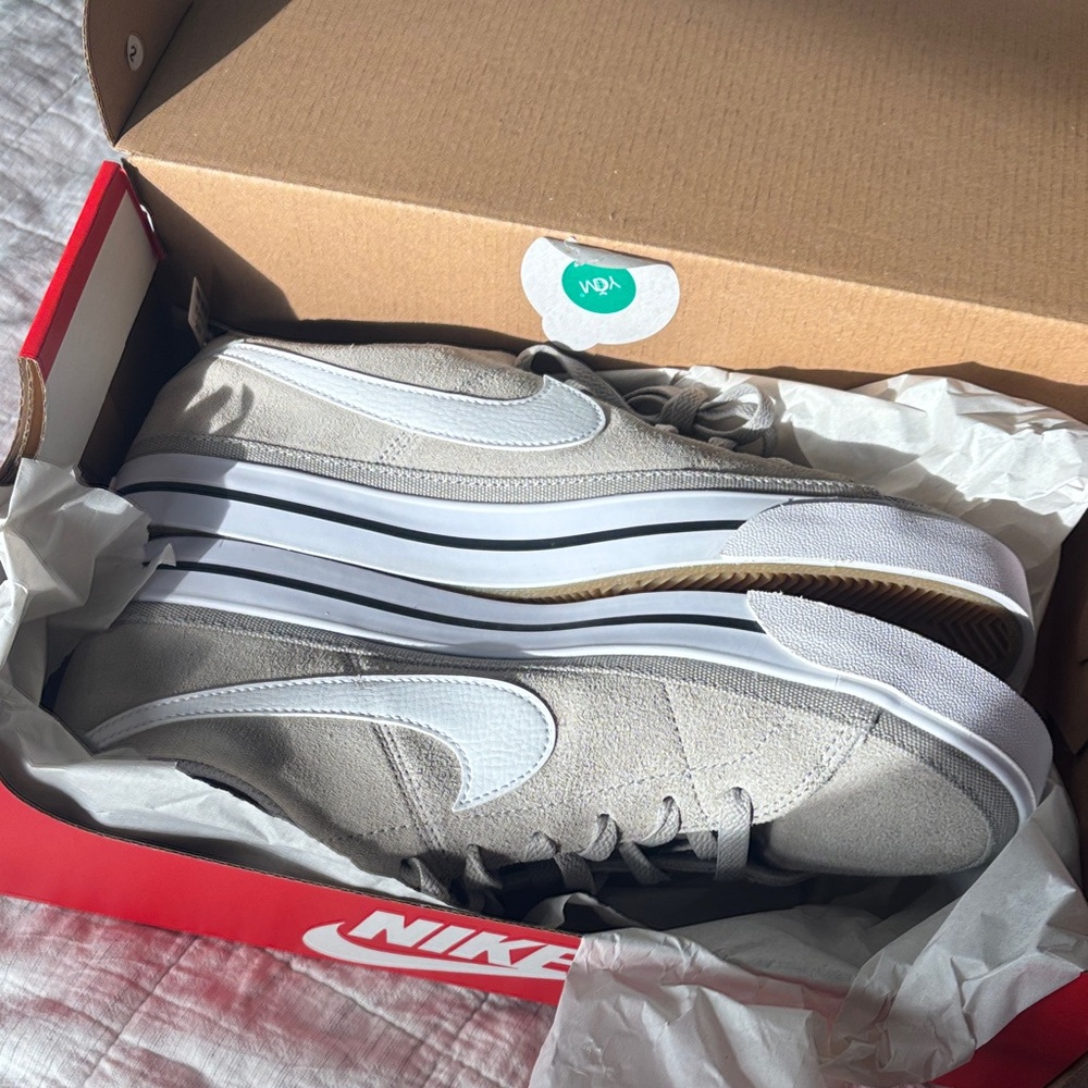 Nike  COURT LEGACY SUEDE Light Gray and White